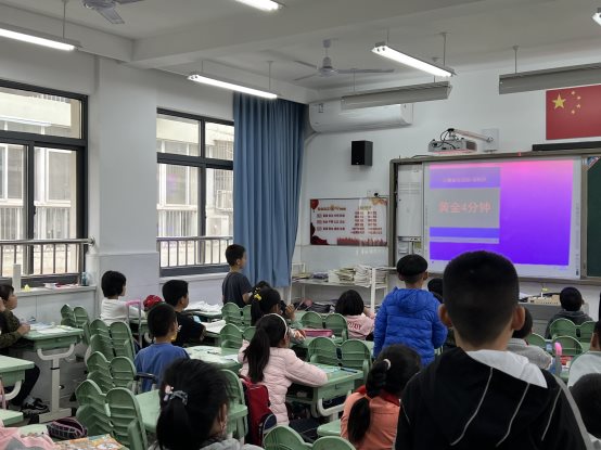 三  2